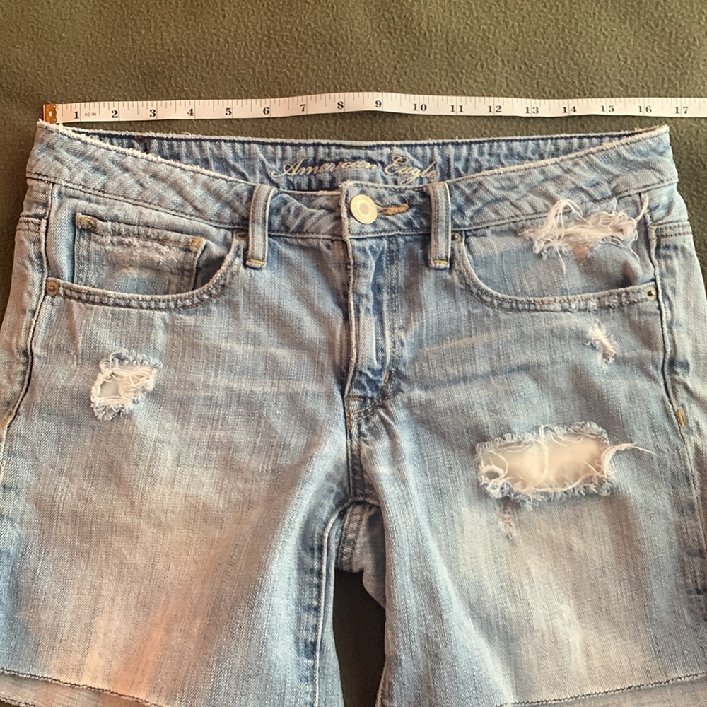 American Eagle distressed denim shorts. 5 pocket. Button & zipper. Size 6. - Picture 5 of 9